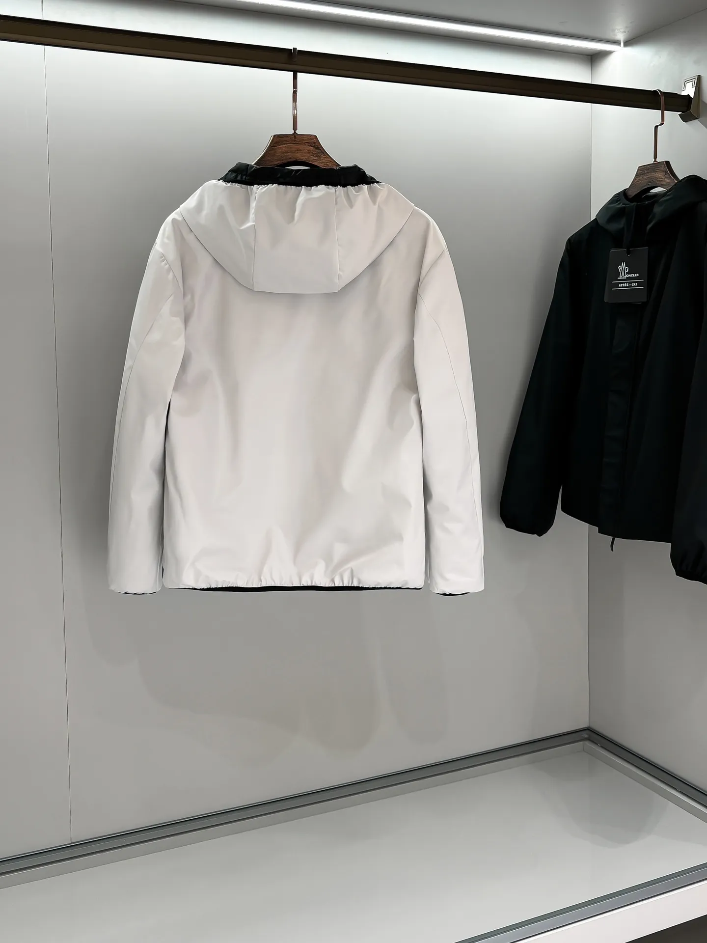 MON 26 ，Polset 90 ， 。 ， 。 ， ， ， ， ， ， Cream White Black Size：1 2 3 4 5597Size ： 1 : 118cm- 50cm- 67cm- 62 2 : 122cm- 52cm- 69cm- 63 3 : 126cm- 54cm- 71cm- 64 4 : 130cm- 56cm- 73cm- 65